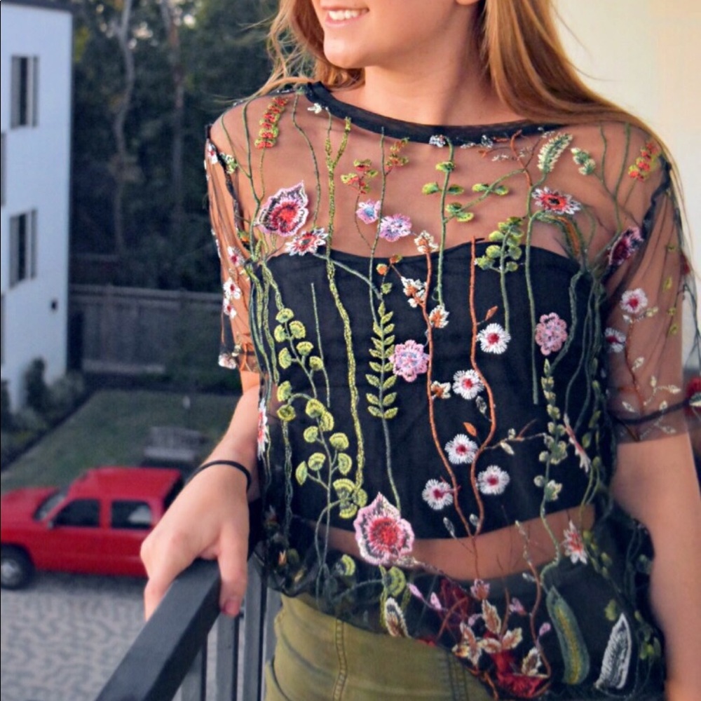 Only worn to model in! Doesn’t fit anymore